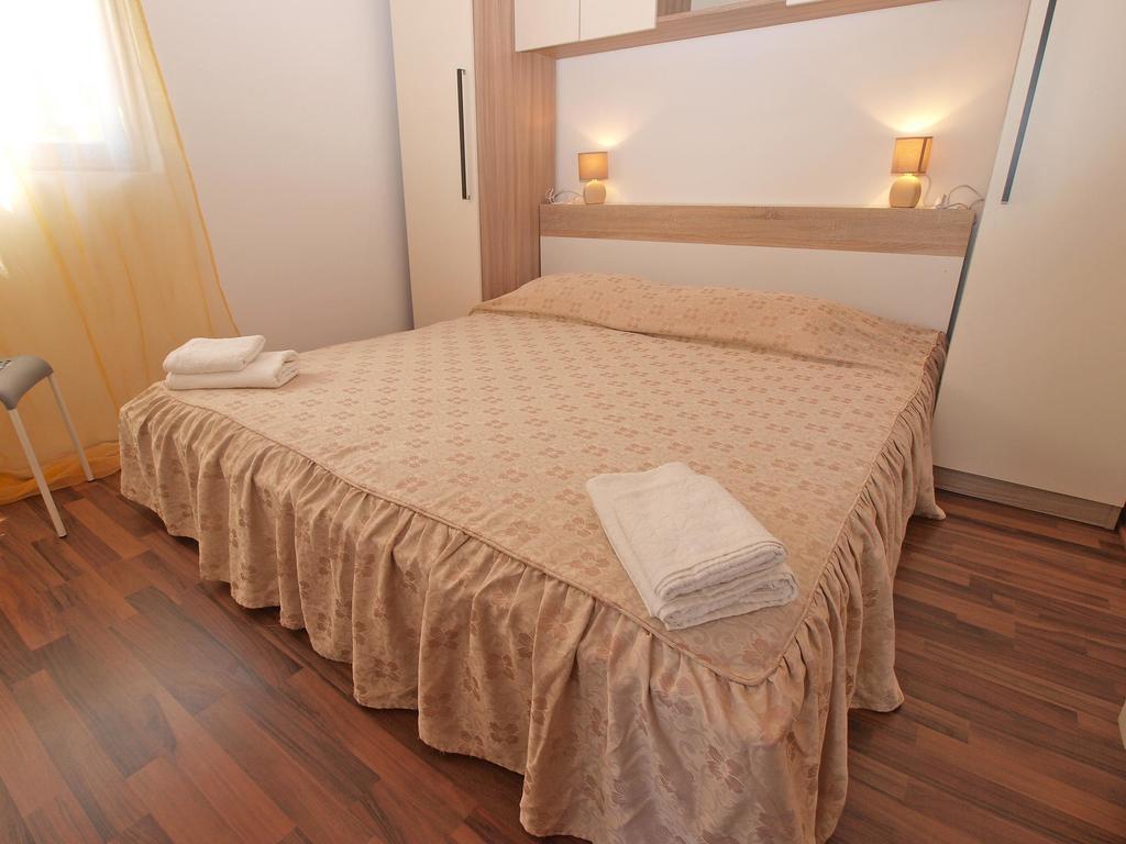 Apartments Dvigradska 1103 Porec Esterno foto